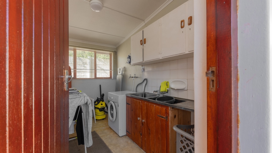 5 Bedroom Property for Sale in Bredasdorp Western Cape